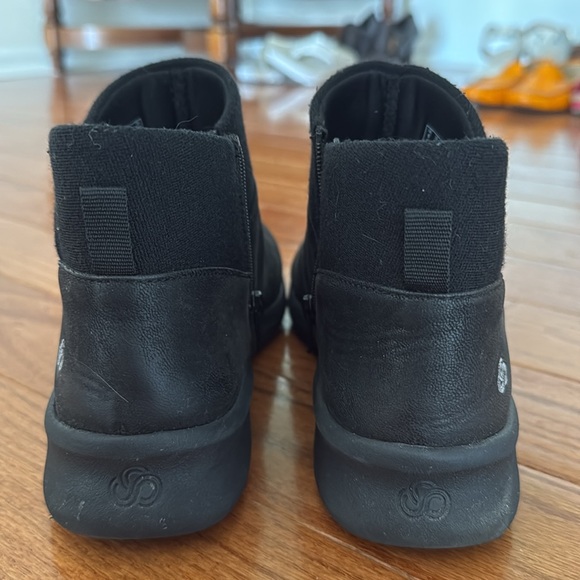 Clark’s Booties 8.5 - Picture 3 of 6